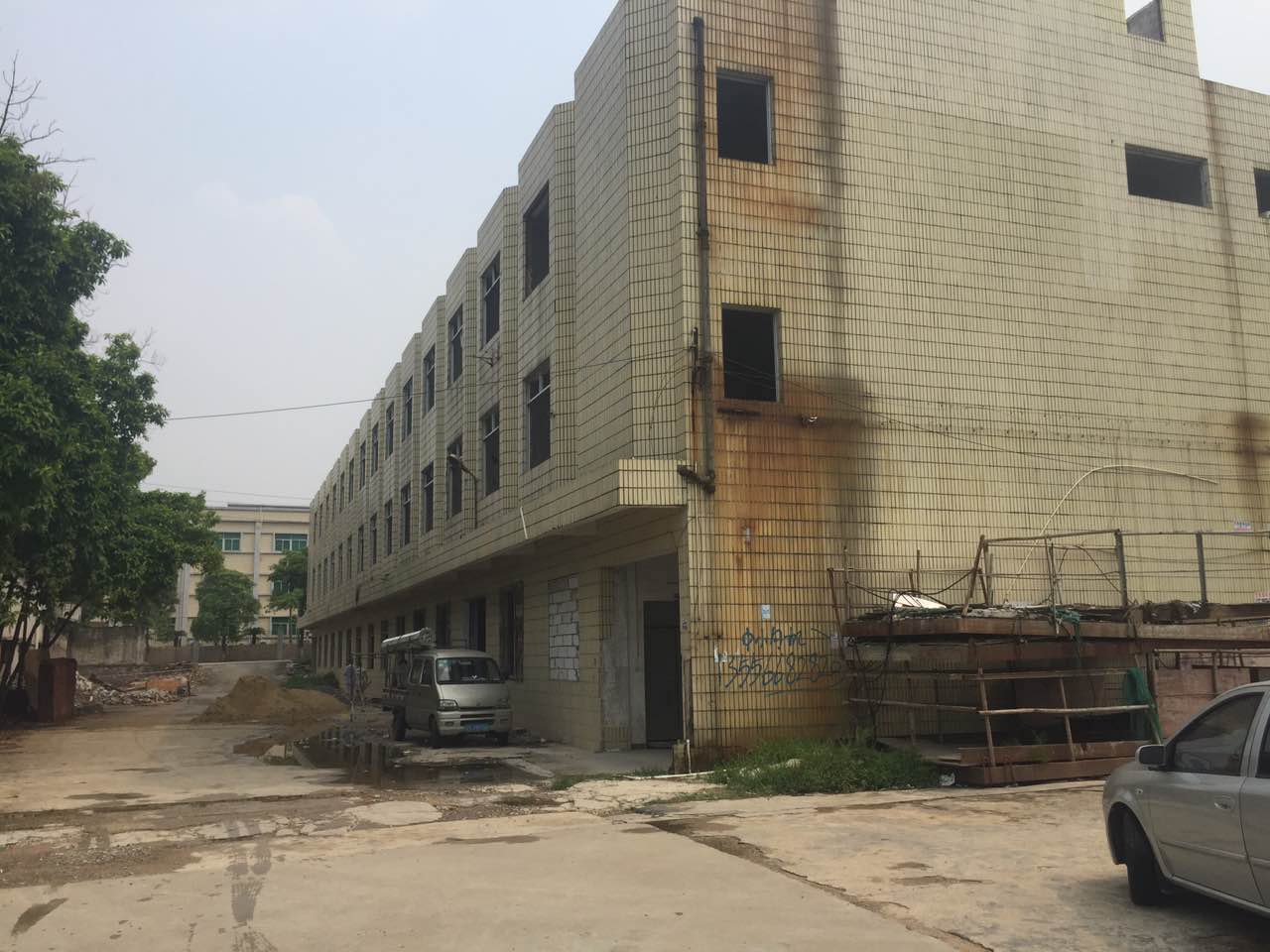 東坑新出廠房?jī)扇龑?050平方出租