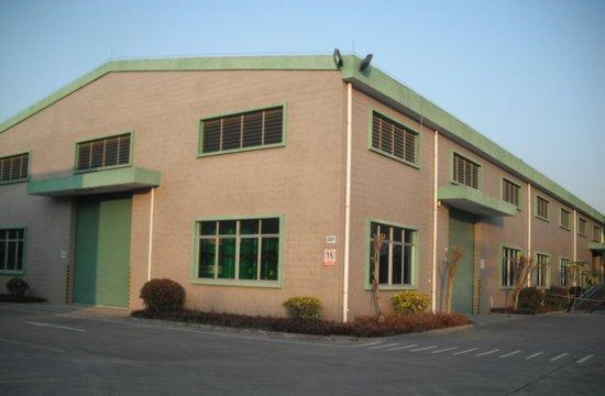 寮步新空出來磚墻到頂鋼構(gòu)廠房面積550平方出租，帶現(xiàn)成地坪漆裝修