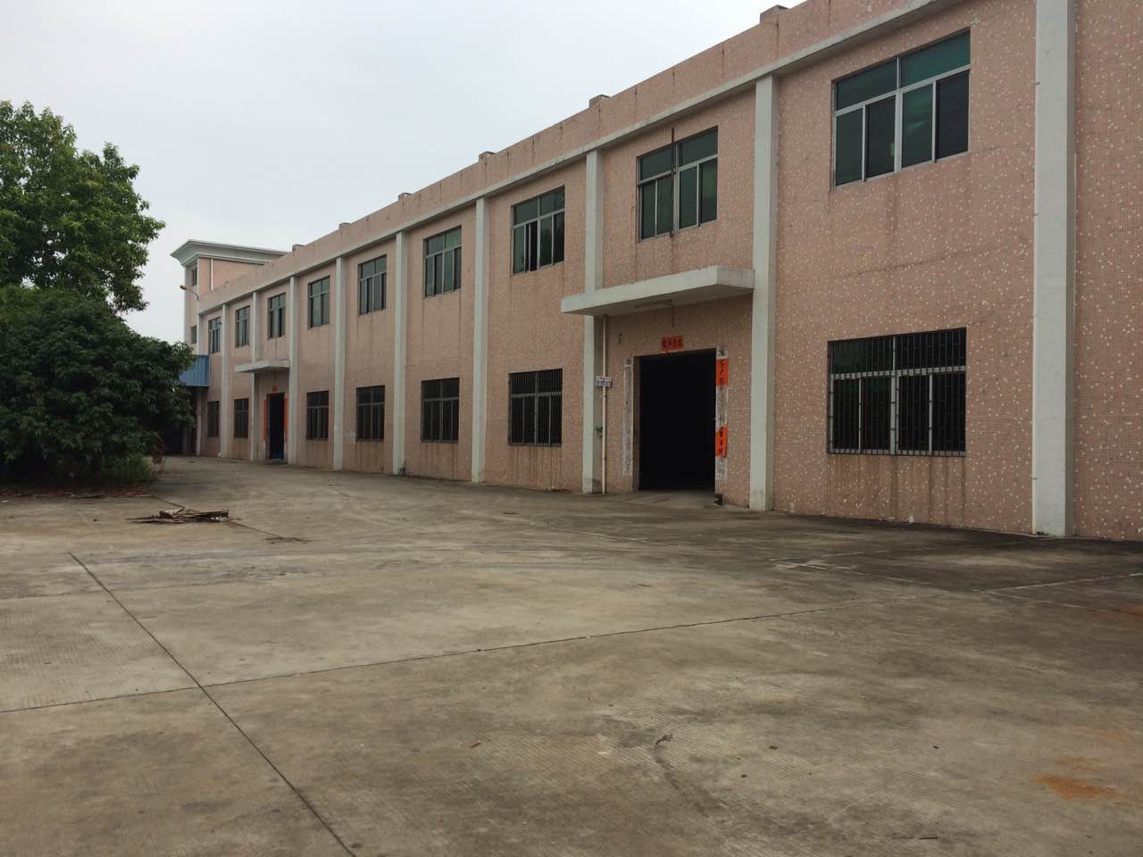 東莞廠房，東莞寮步廠房，寮步華南工業(yè)區(qū)獨(dú)院二層廠房2000平方水電齊全出租
