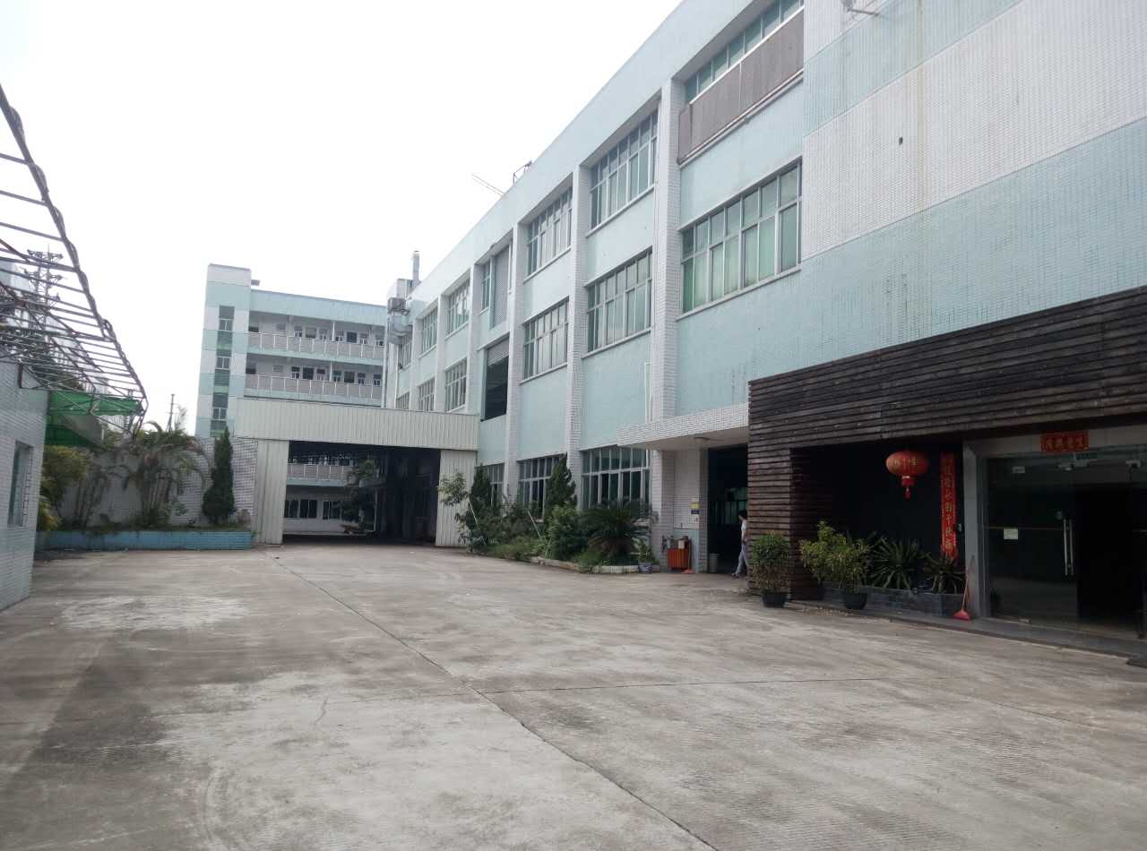 橋頭獨(dú)院標(biāo)準(zhǔn)三層廠房2800平方，現(xiàn)成地坪漆，可分租