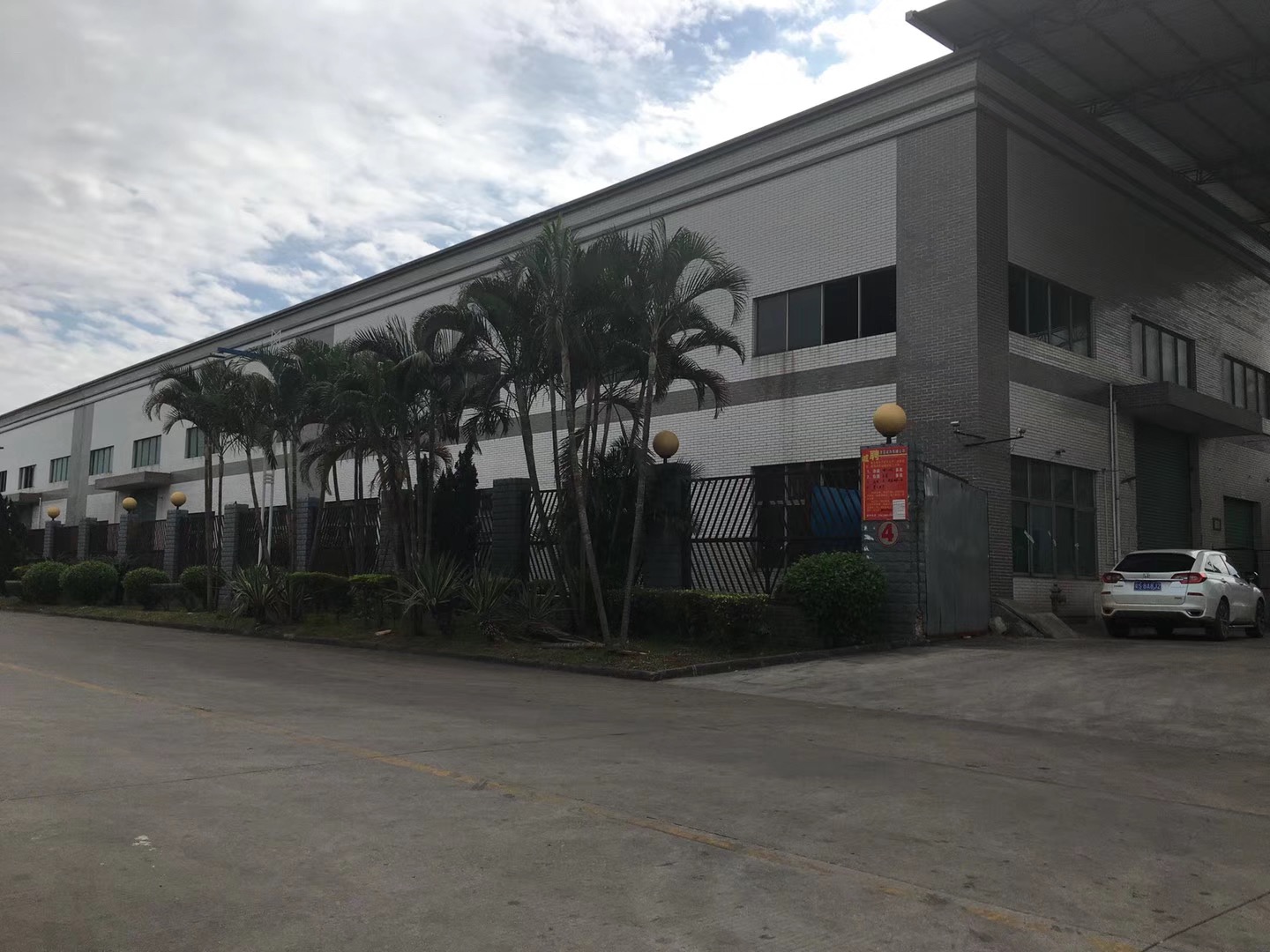 東莞寮步新出原房東獨院單一層廠房3150平方廠房出租現(xiàn)成行車